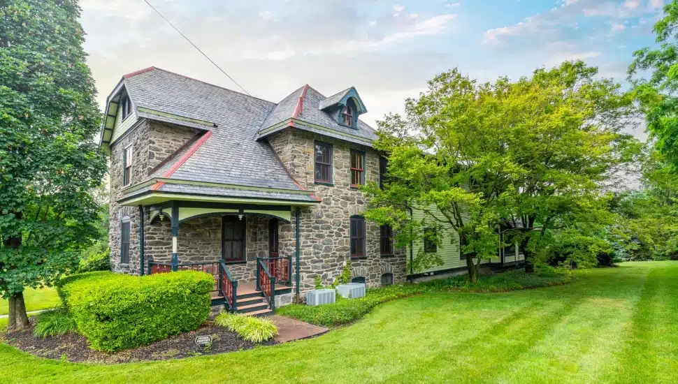 House of the Week: Lovely Contemporary with Unparalleled Level of Grandeur and Elegance in Fox Chase