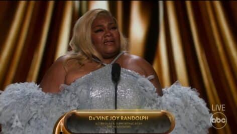 Da'Vine Joy Randolph accepts her Oscar award