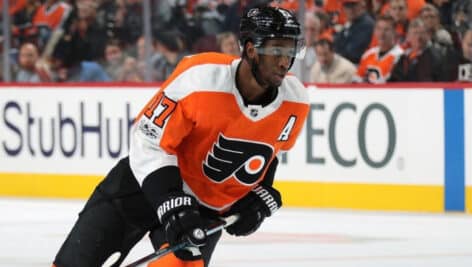 Wayne Simmonds on the ice while with the Flyers