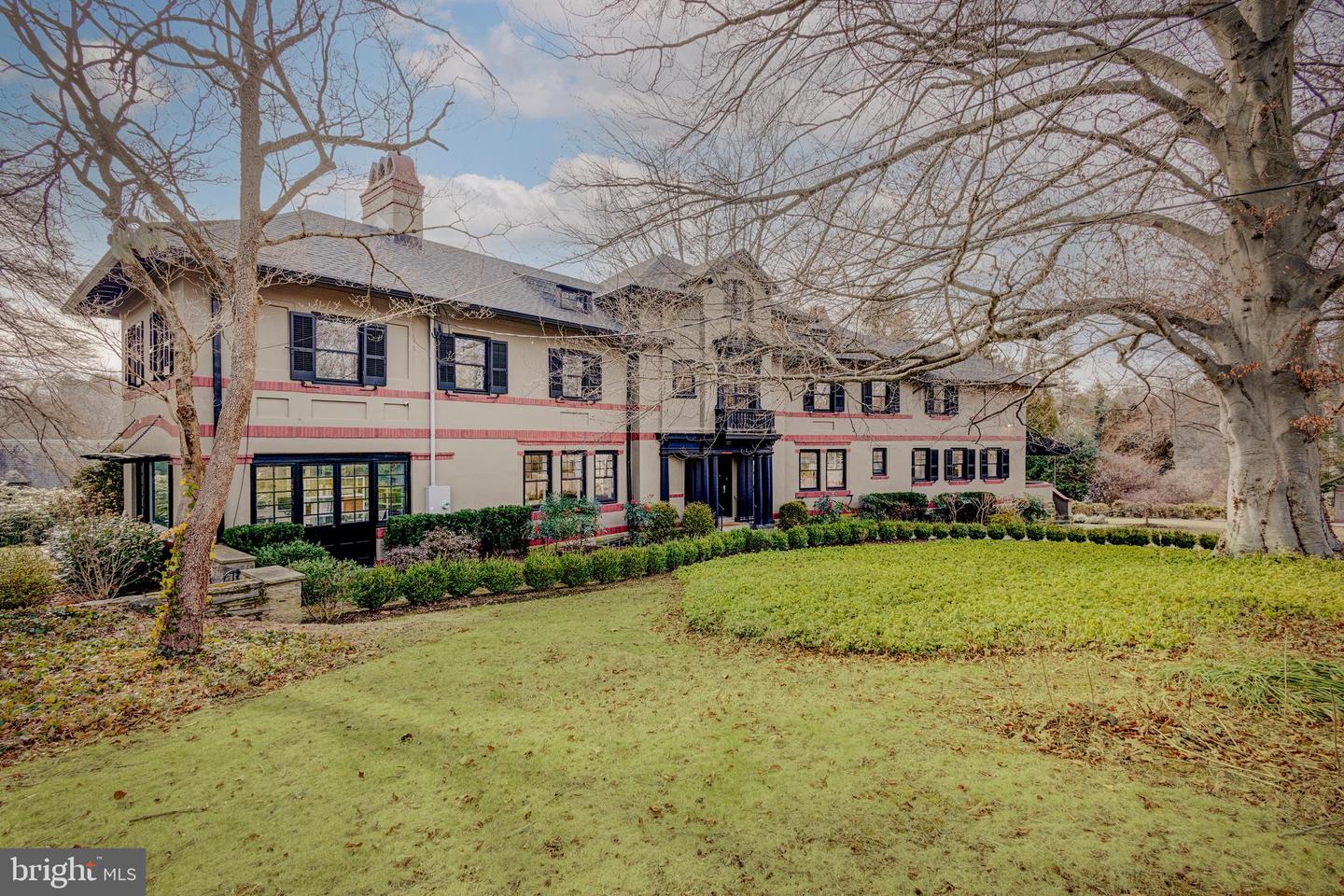 House of the Week: Gorgeous Craftsman in Chestnut Hill