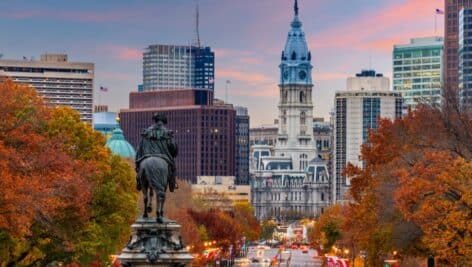 Philadelphia, Pennsylvania, USA in autumn overlooking Benjamin Franklin Parkway.