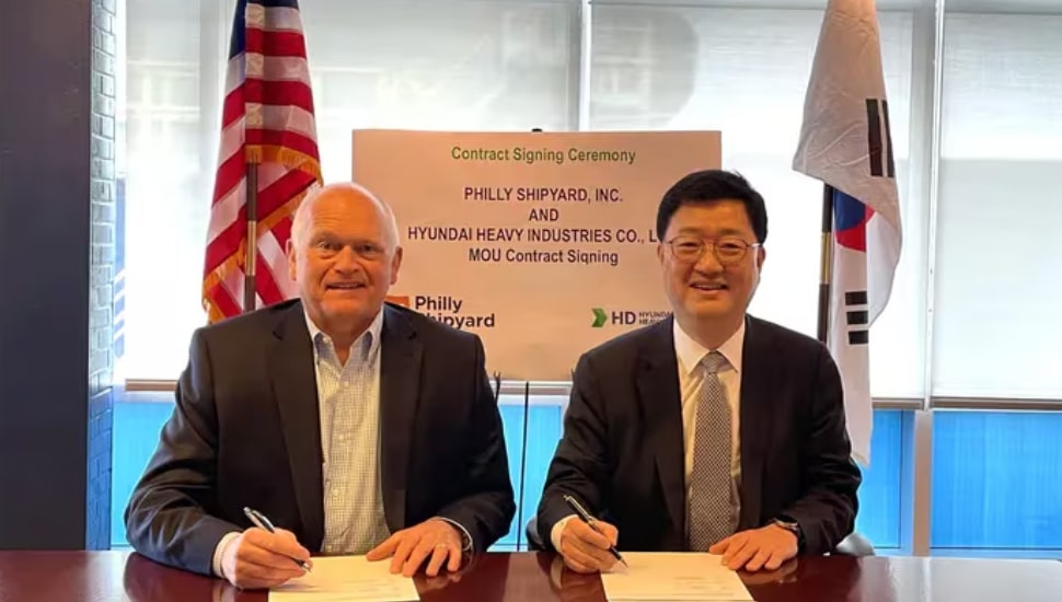 Steinar Nerbovik of Philly Shipyard, and Won ho Joo of HD Hyundai