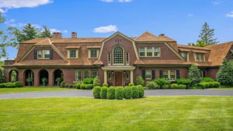 1912 Colonial Revival house in Chestnut Hill's exterior.