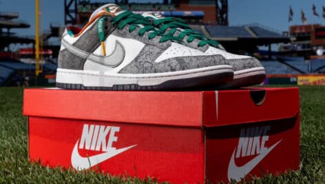 A pair of the new Philly-inspired Nike Dunks on top of a Nike box.