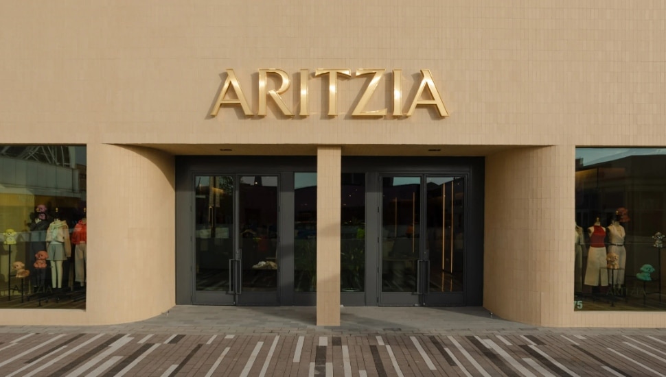 Aritzia storefront.