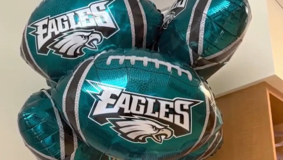 Eagles-themed balloons.
