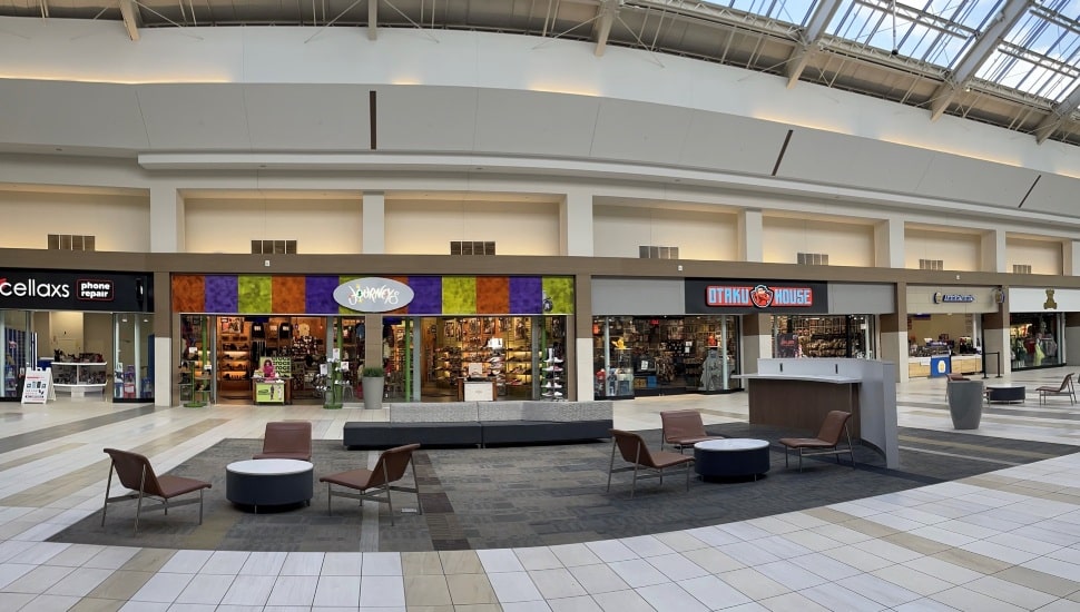 Stores inside Franklin Mall.
