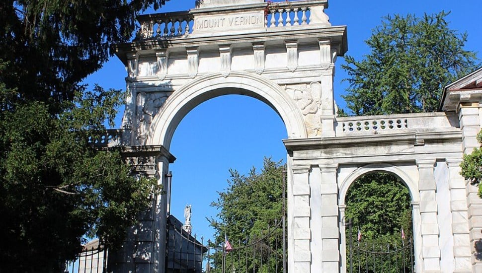 Mount Vernon Cemetery gatehouse.
