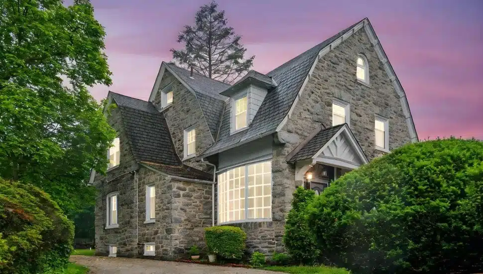 2424 Golf Road exterior.