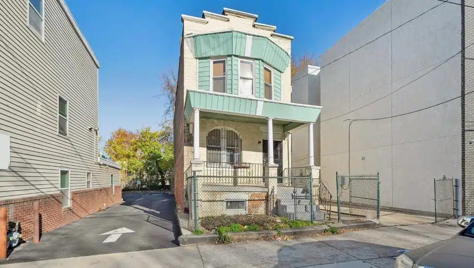 3817 Haverford Avenue exterior.