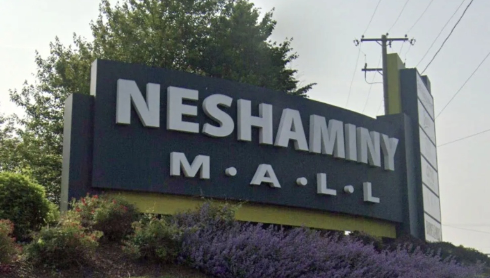 Neshaminy Mall sign.