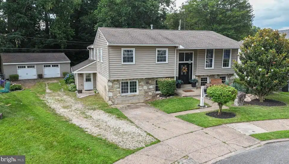 603 Oakfield Lane exterior.