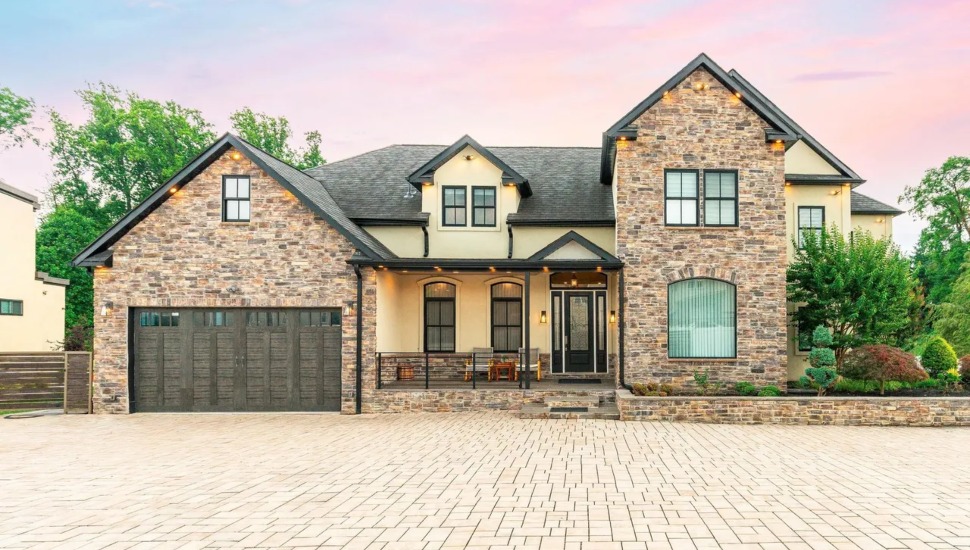 1226 Norwalk Road exterior.