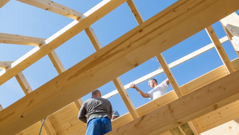 mounting prefabricated wooden roof construction