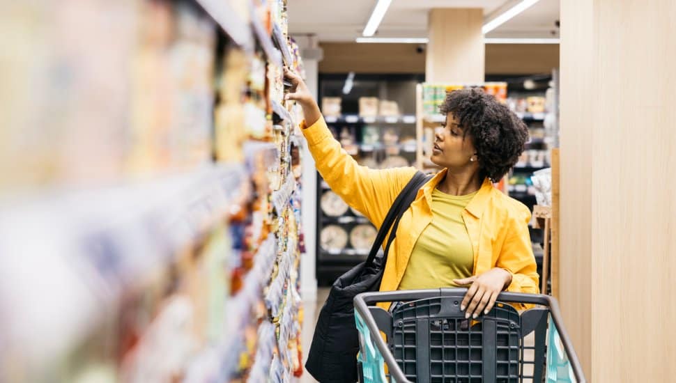 Consumers in Philadelphia Region Pull Back on Spending, Fed Reports