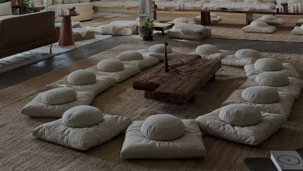 Koselig Nook with pillows on ground.