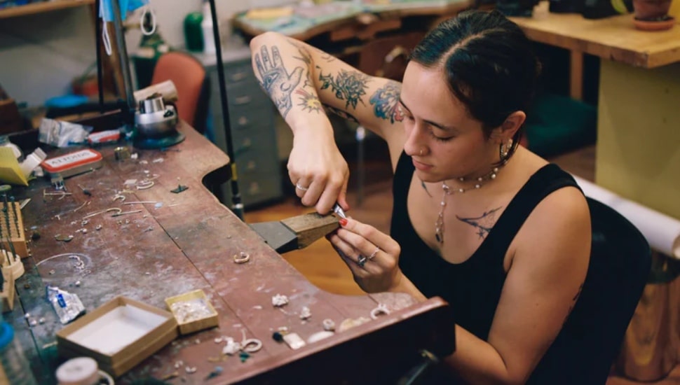 Maddy Hirsch making jewelry.