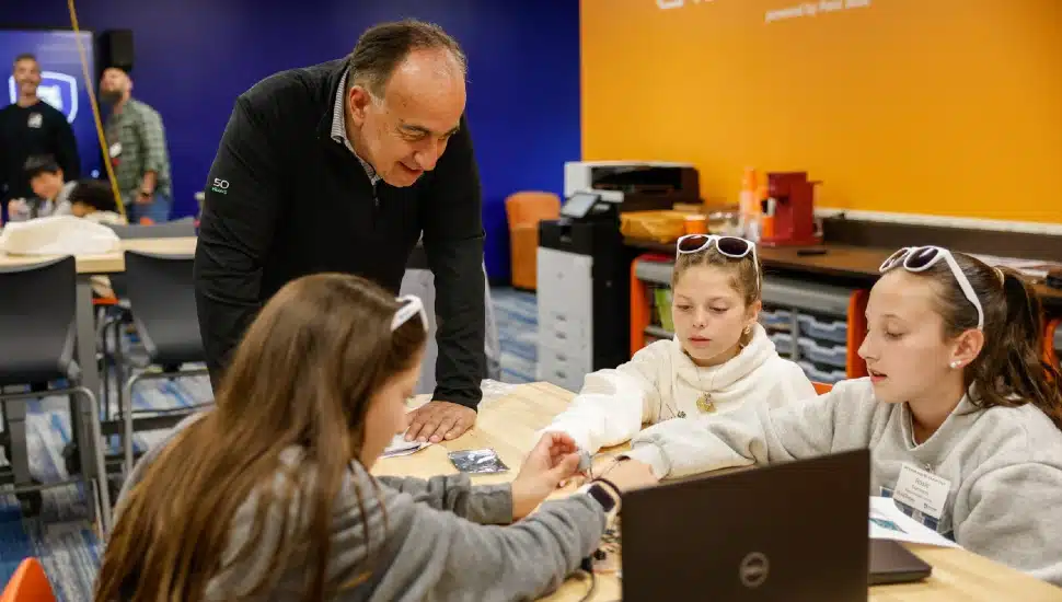Mo Paknejad, a member of the Brandywine Advisory Board and director of engineering at CTDI, helps a group of students in an engineering workshop in the Brandywine LaunchBox.