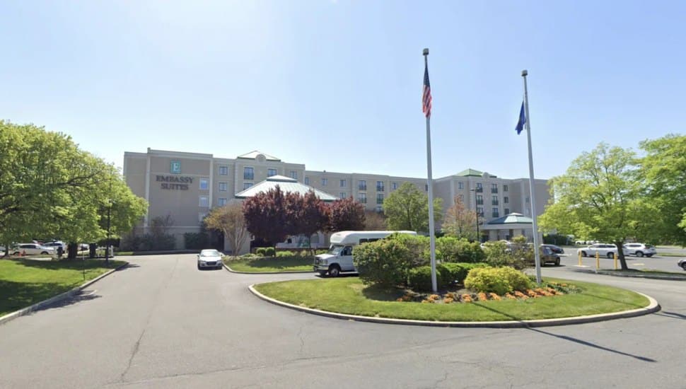 263-Roomย Philadelphia Airport Hotel for Sale: Embassy Suites Lists at $40M Appraisal