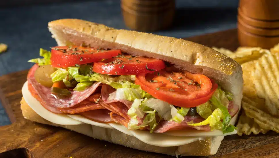Philadelphiaโs Most Iconic Dishes: Hoagies, Cheesesteaks, and More Must-Tries