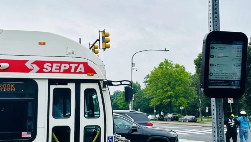 SEPTA Installs First Digital Real-Time Arrival Display At South Philadelphia Bus Stop